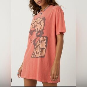 Daydreamer Coral Graphic Tee